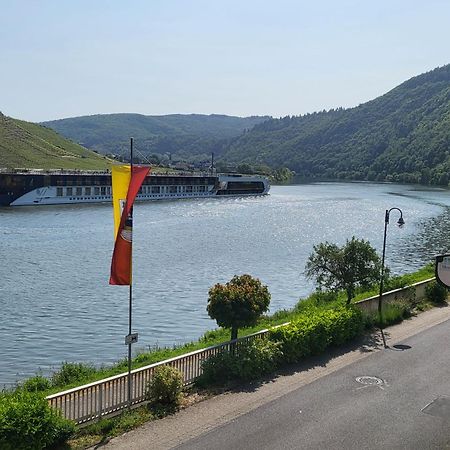 Mosel-Landhaus Am Moselufer B&B Briedern エクステリア 写真