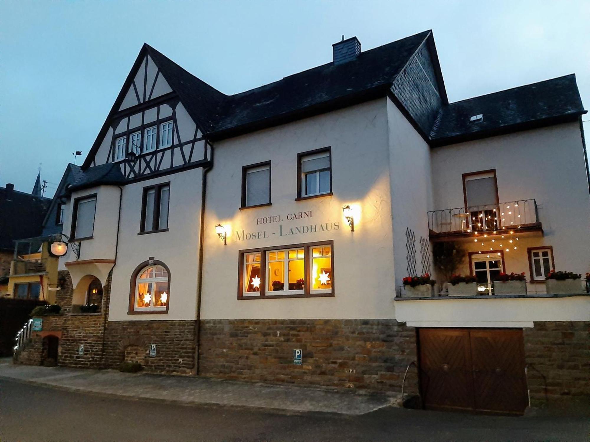 Mosel-Landhaus Am Moselufer B&B Briedern エクステリア 写真